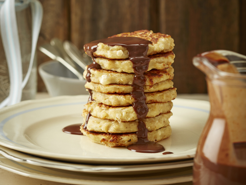 Oat & ricotta crumpets with chocolate sauce 